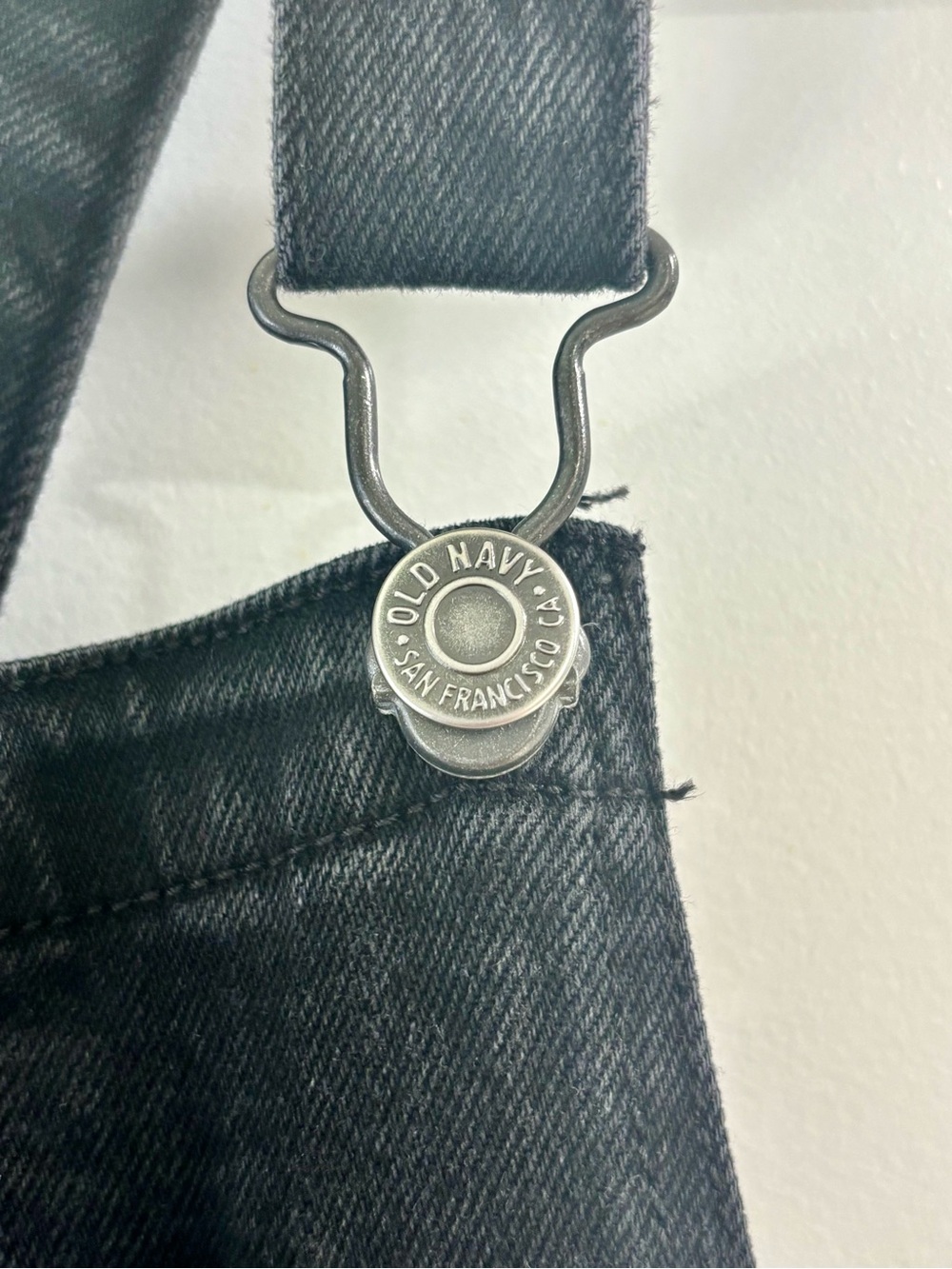 Old Navy Black Women's Denim Overalls with Front Pocket - Picture 4 of 12